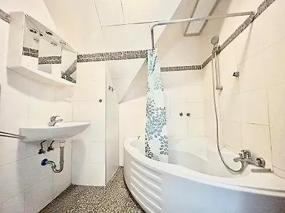 For 7 Guests With 4 *