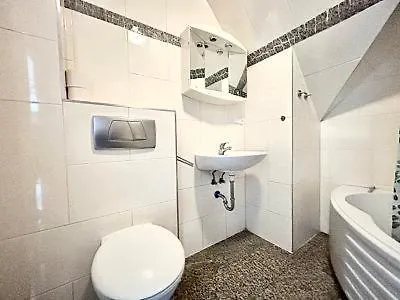 For 7 Guests With 4 *